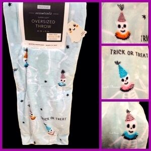 PASTEL Halloween SKELETON w PARTY HATS Throw Blanket Decor New